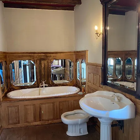 Chateau De Cibioux Panzió Surin (Vienne)